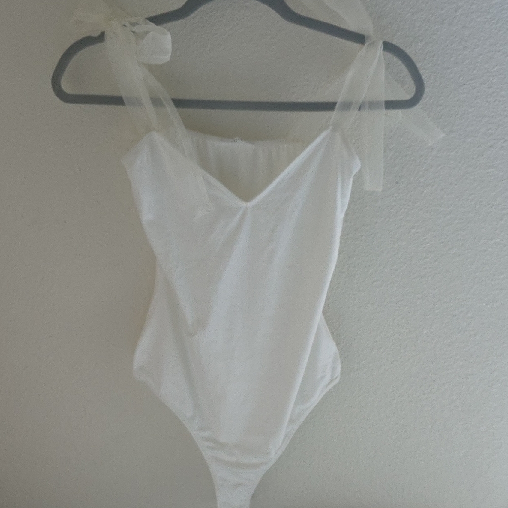 Vestique White Chemise with Scoop Neckline